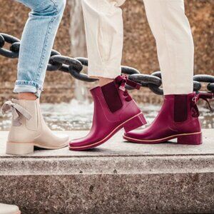 NEW BERNARDO Made In Brazil Briton Rain Booties Garnet for women 362tn